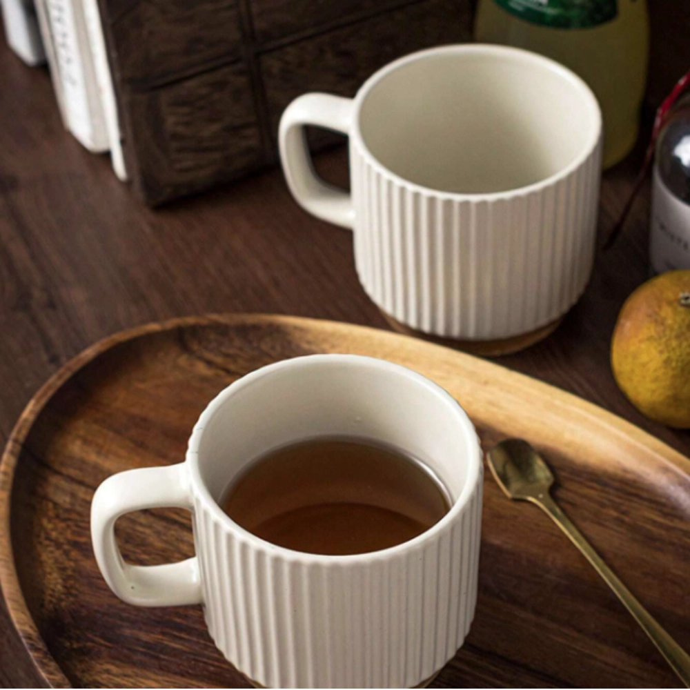 Taza de Cerámica con Relieve de Rayas Verticales