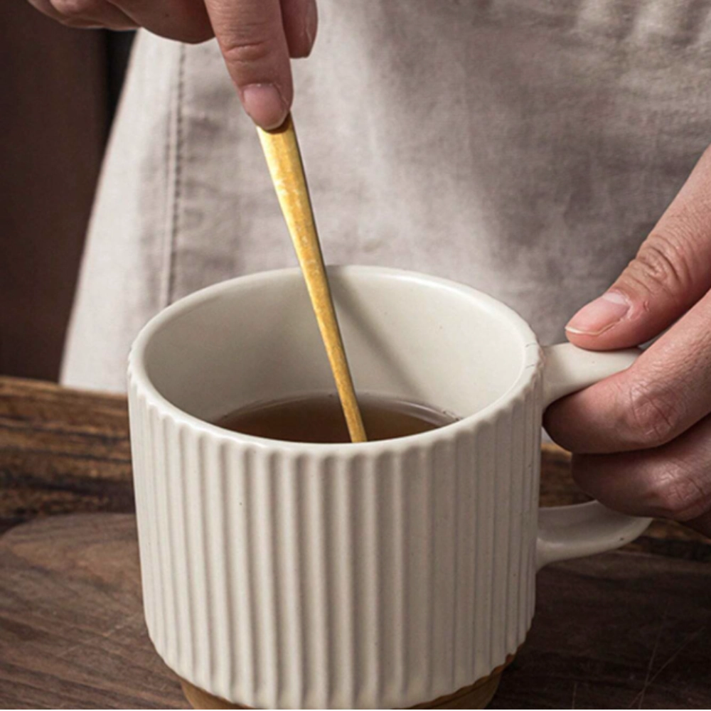 Taza de Cerámica con Relieve de Rayas Verticales - Imagen 4